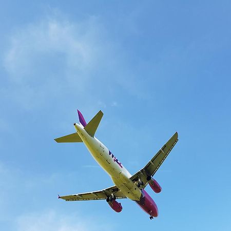 Airport Residence 3 Otopeni Bagian luar foto